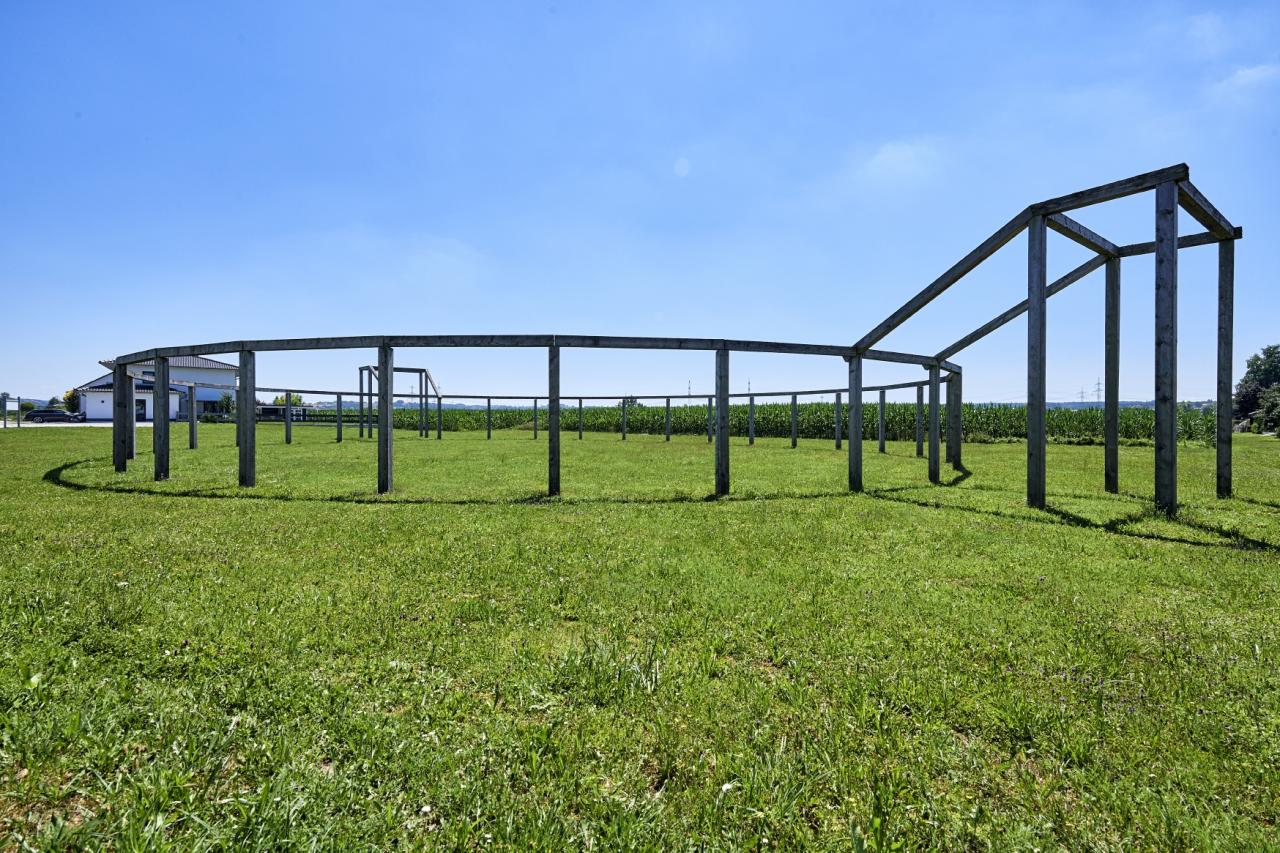 Die Dimensionen des römischen Amphitheaters von Künzing lassen sich heute anhand einer Holzkonstruktion nachvollziehen