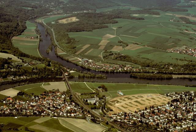Luftbild des Standortes von Kastell Regensburg-Großprüfening und Vicus am Zusammenfluss von Donau und Naab