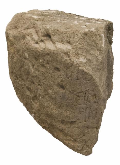 Fragment eines Meilensteines