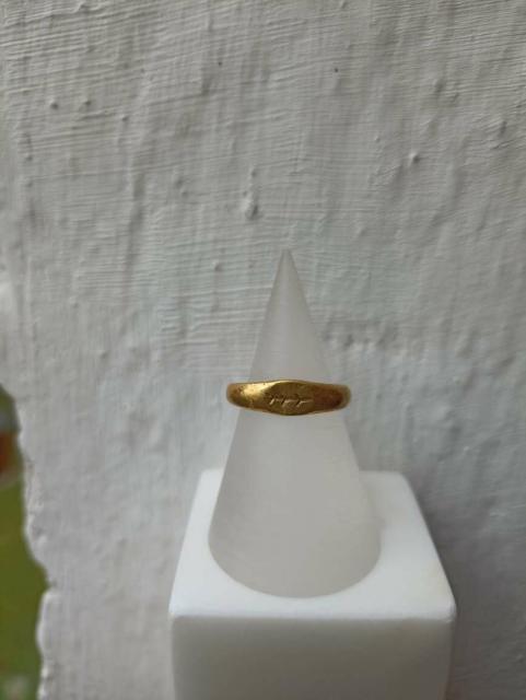 Goldener Fingerring