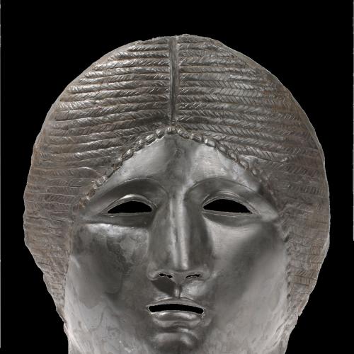 Maske eines weiblichen Gesichts