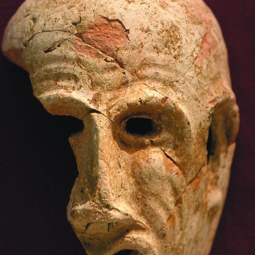 Lebensgroße Maske aus Terrakotta