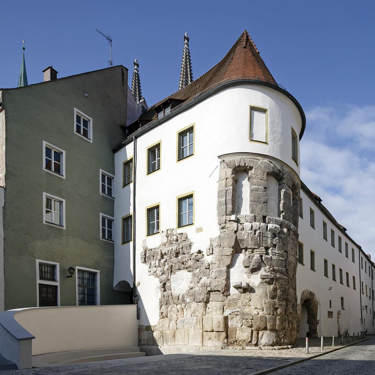 Ansicht des Torturmes vom Legionslager Regensburg